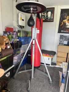 Boxing bag stand )heavy duty)with heavy bag and speedball.