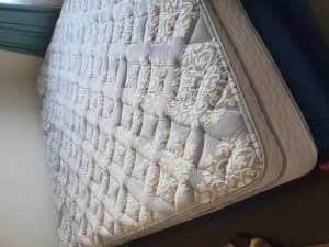 King Size Bed - like new. Trade / Swap or Sell