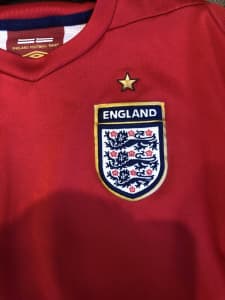 England 🏴󠁧󠁢󠁥󠁮󠁧󠁿 football shirt