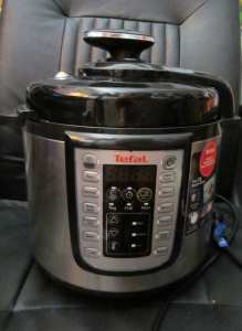 Multicooker pressure cooker 6L, Tefal brand, rarely used!