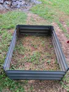 4 raised garden bed containers