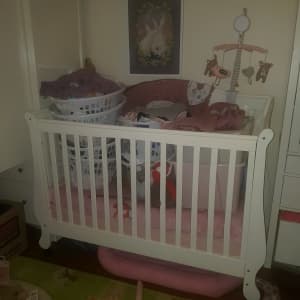 Baby wooden white cot day bed convertible