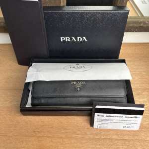 Prada women’s wallet / Prada portfogli saffiano leather in Nero