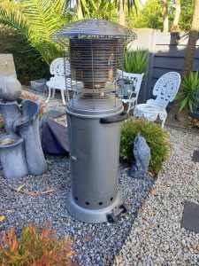 Patio Gas Heater Spinifex used only few times and it is in perfect co