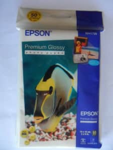 8 x EPSON PREMIUM GLOSSY PHOTO PAPER