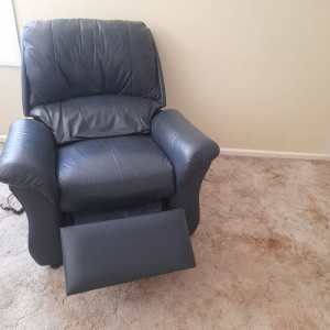 LEATHER RECLINER. DARK BLUE. ELECTRIC CONTROL. AS NEW.