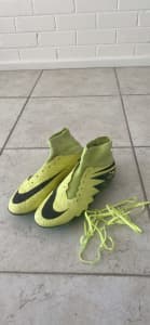 Nike soccer boots size US9