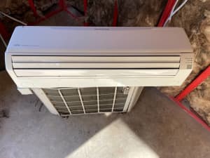 Air conditioner/Heater - Reverse Cycle - Fujitsi - Split System