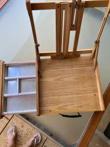 Portable box easel, Montmartre, pull out drawer for paint and brushes.