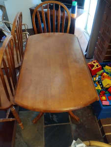 Circular table - fold down corners - 3 chairs