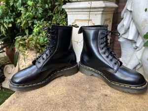 Doc Martens Womens UK 4 1460 Made in England As New Condition
