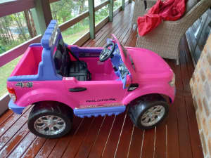 Quality Childs pink electric ride on car with new batteries For Sale