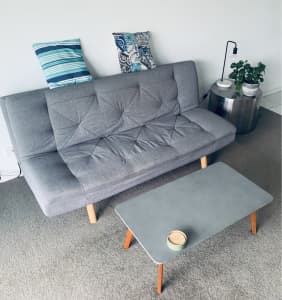 Sofa / Fold Out Bed