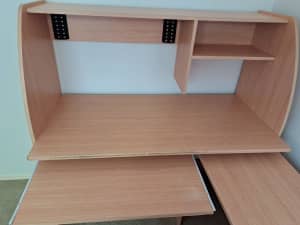 Horn Sewing Desk good condition can deliver for additional cost