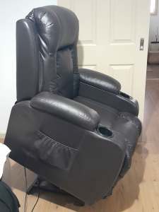 Massage chair / electric recliner