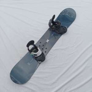 Snowboard Burton 157 cm with channel system bindings