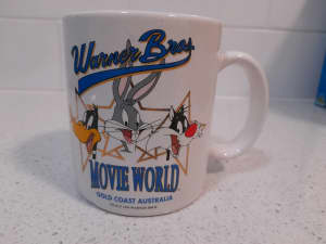 Vintage WARNER BROS MOVIE WORLD COFFEE MUG 1994 Gold Coast Mint Rare