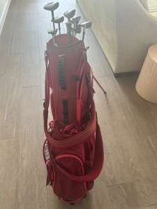 Nike Golf Bag with great beginner clubs