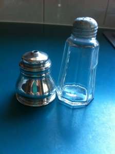 2 VINTAGE SALT SHAKERS GLASS EPNS SALT CELLAR WITH COBALT GLASS LINER
