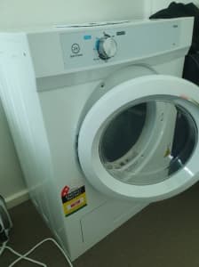 Dryer 4kg in Excellent condition... price more reduced