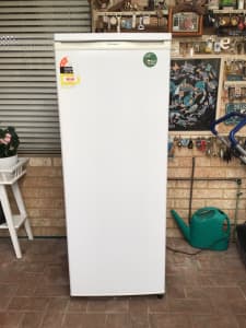 westinghouse 211 upright freezer