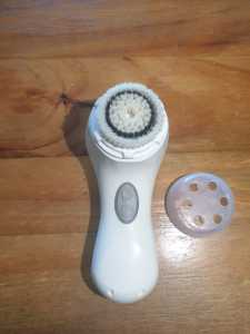 Clarisonic mia2 skin cleasing system –white
rrp $150 -- now $30

Bes