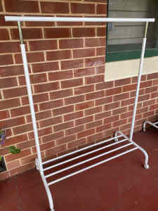Clothes rack with wheels