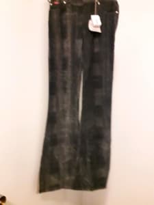 Onyx jeans new with tag size 28
