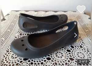 Ladies Shoes CROCS AS NEW Condition Black Sz 6
