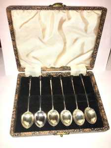 Antique Sheffield Walker & Hall Sterling silver coffee spoons in case