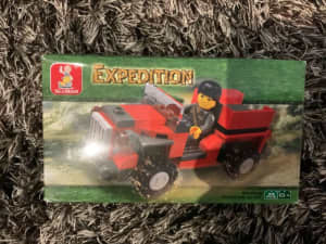 Fake lego safari truck