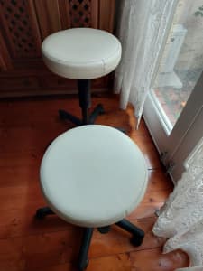 Rolling stools with wheels Adjustable height - white color