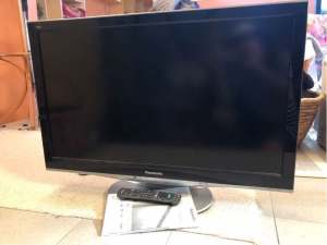 Panasonic LCD colour TV in working order, 37/90cm screen