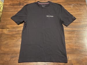 Mens Tommy Hilfiger T-Shirt (Size L)