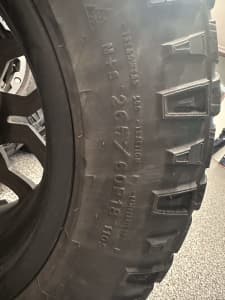 4xRCW 18” wheels 265/60/18 good year tires(low tread left)