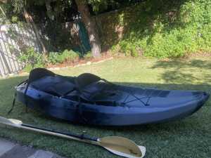 Kayak 3 person with 2 backrests, 2 paddles and 3 rod holders
