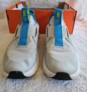 Kids Size 13.5C: Nike Flex Plus (PS) - Kids light grey shoes