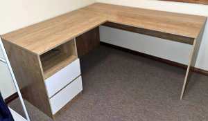 Corner desk with drawers
