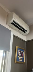 Air conditioning installer