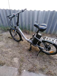 Electric bike fold up hardly used with charger 