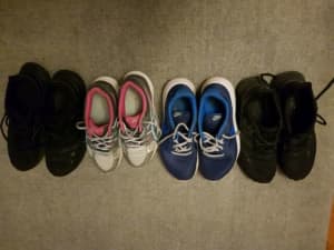 4 pairs of children sneakers good condition...