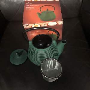 Crofton cast iron teapot