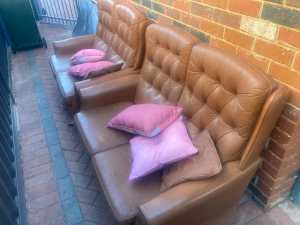 Lounge/ sofa Leather x 2 FREE