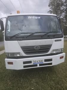 2005 UD NISSAN FURNITURE CONTAINER TRUCK
