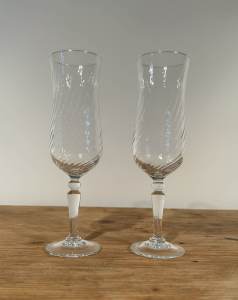 VINTAGE LUMINARC CLEAR SWIRL CHAMPAGNE FLUTE GLASSES Set of 2