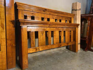 Excellent condition rustic strong solid queen bed & thick wooden slats