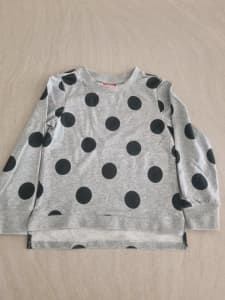 Kids Girls Grey Jumper with spots
Size: 6
- Brand New