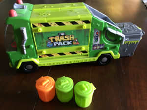 'The Trash Pack' garbage truck with accessories