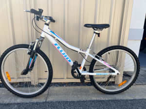 second hand childrens mountain bike