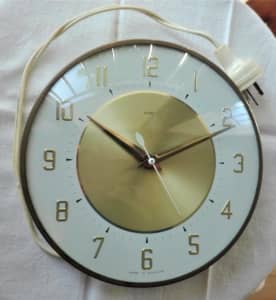 Vintage WORKING METAMEC Electric Wall Clock - Gold & White